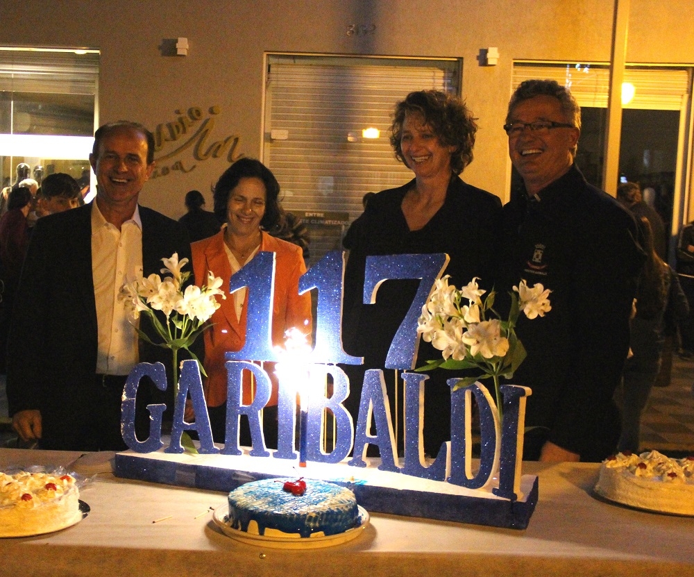 Buarque de Macedo ganhou 117 bolos para celebrar aniversário de Garibaldi