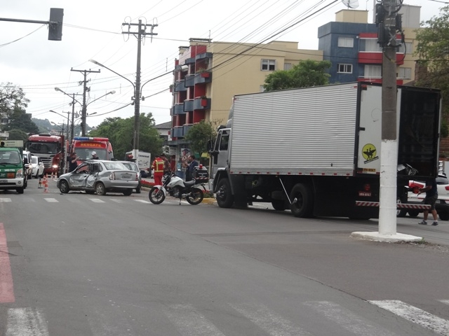 Acidente de trânsito envolve quatro veículos em Garibaldi