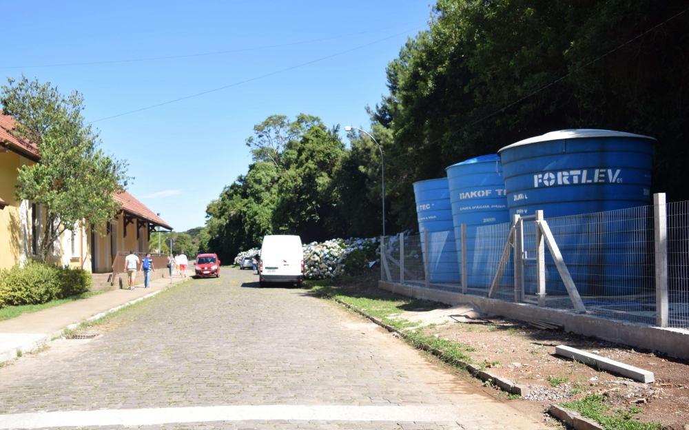 Internautas questionam caixas d’água na Estação Férrea de Garibaldi