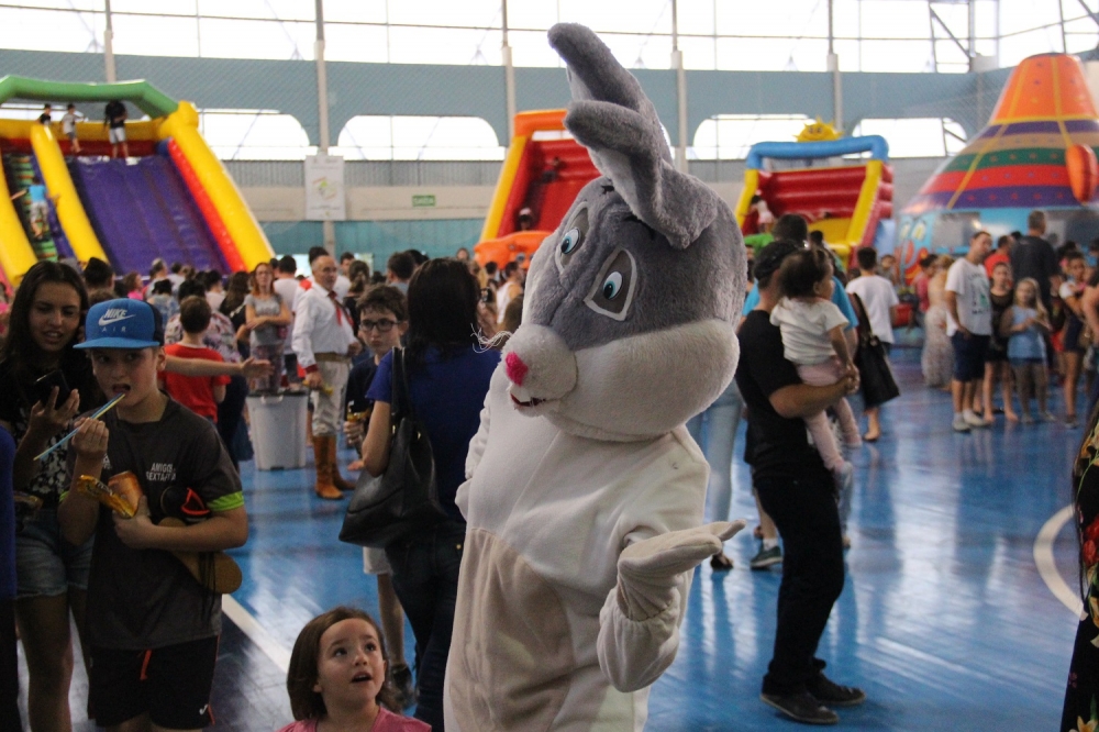 Festa da Páscoa reúne mais de mil crianças no Ginásio Municipal de Garibaldi