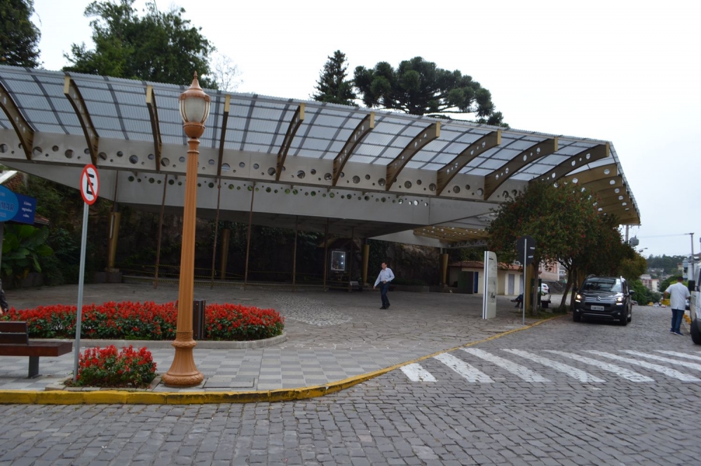Concluída obra de ampliação na cobertura da Praça Loureiro da Silva