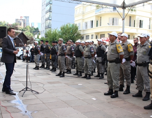 Prefeitura de Bento Gonçalves presta homenagem a Policiais Militares