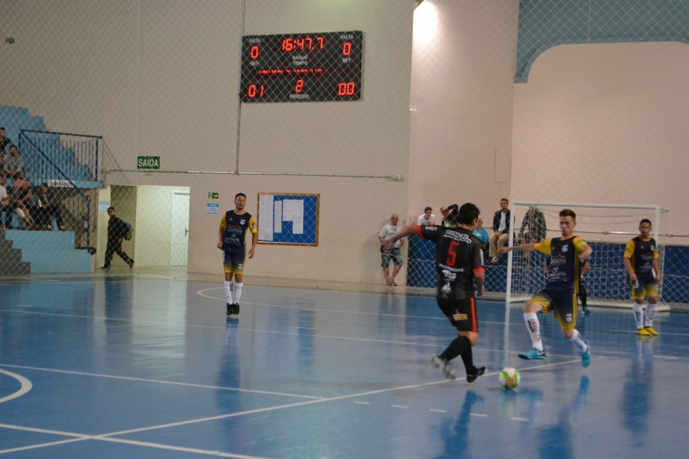 Líderes das categorias seguem invictos no Campeonato Citadino de Futsal em Garibaldi