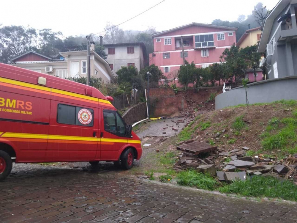 Chuva causa desmoronamentos em Bento Gonçalves