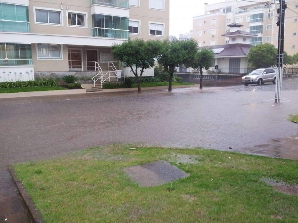 Chuva torrencial causa transtornos em Garibaldi e região da Serra