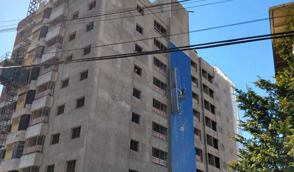 Andaime rompe e homens ficam pendurados em prédio de Bento Gonçalves
