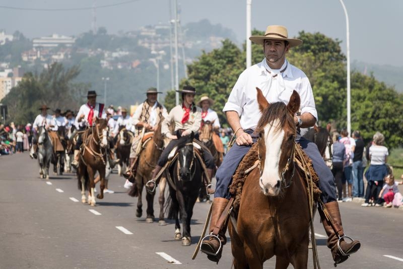 Carlos Barbosa prepara seu primeiro Desfile Farroupilha 