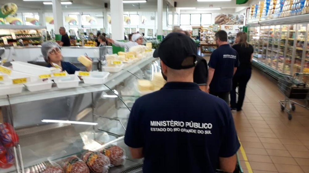 Ratos e alimentos vencidos faz MP interditar supermercados de Garibaldi