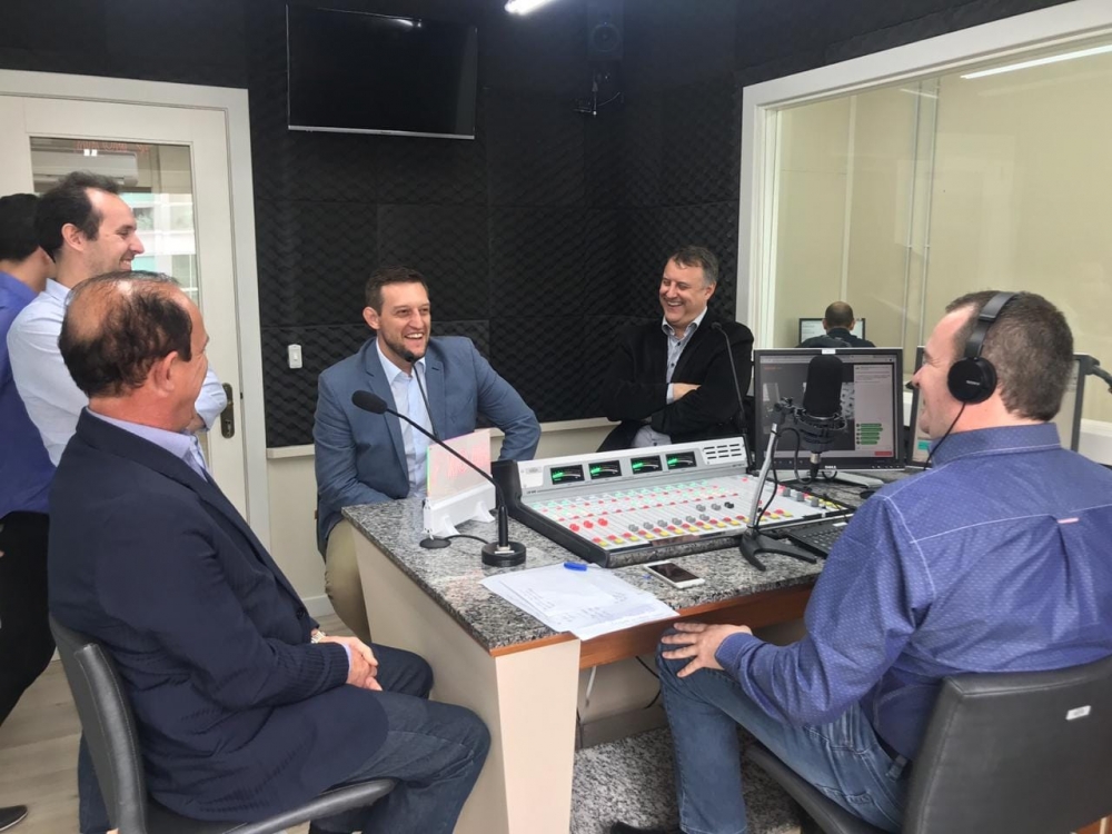 Rádio Serrana - 106.1 FM é inaugurada