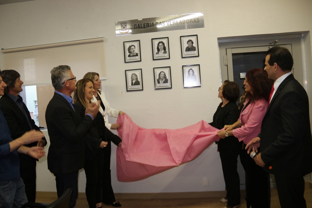 Câmara de Garibaldi reinaugura galera de ex-presidentes e inaugura Galeria de Vereadoras