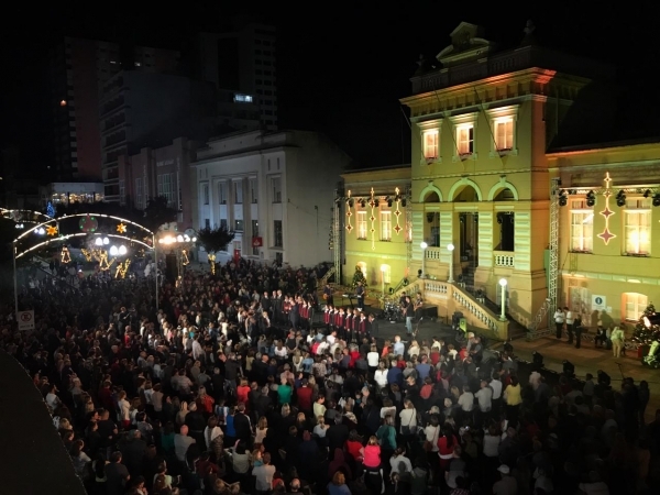 Abertura do Natal em Bento Gonçalves reúne mais de 3 mil pessoas