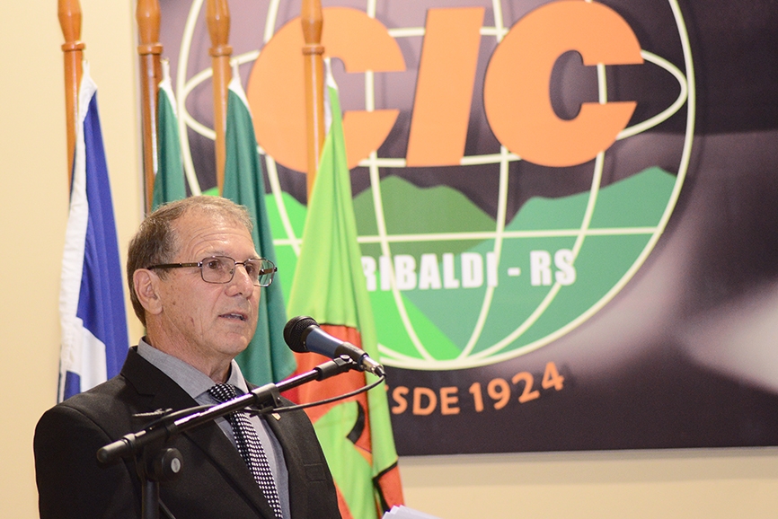 Tobias Debiasi é empossado presidente da CIC para a gestão 2019/2020