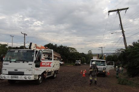 Várias residências ainda estão sem energia elétrica em Bento Gonçalves