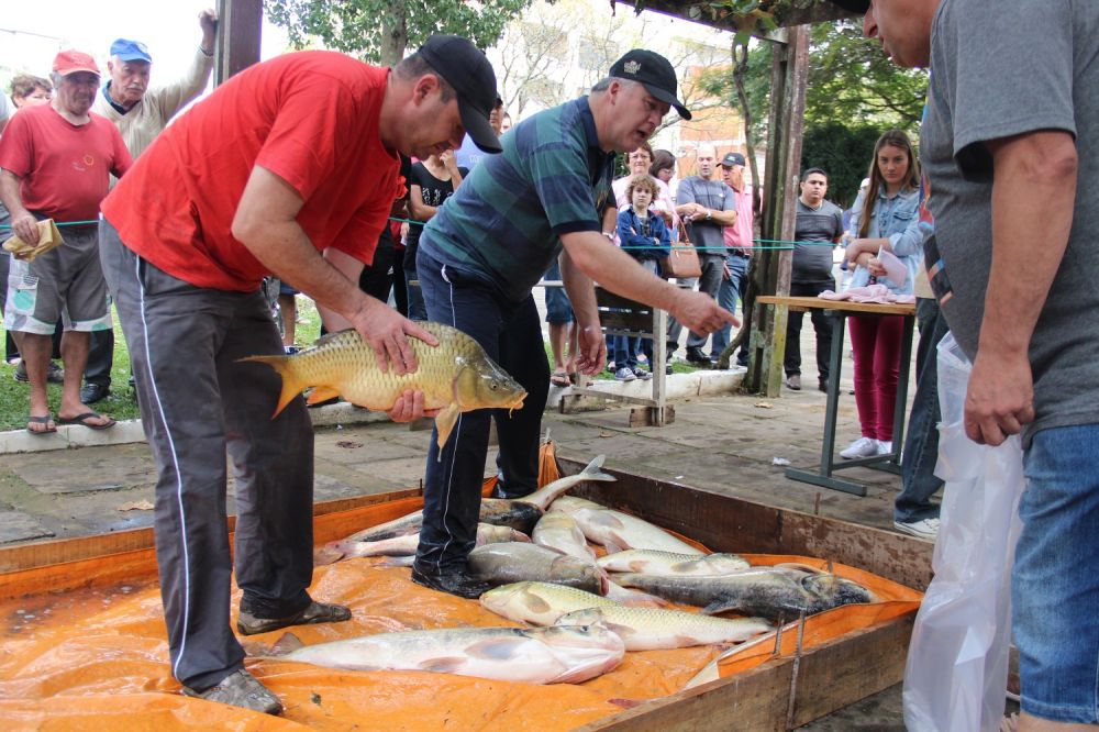 Feira do Peixe Vivo na quinta-feira Santa em Garibaldi