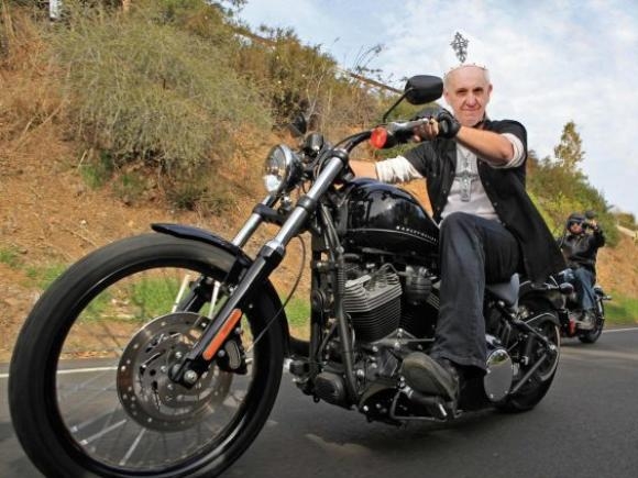 Harley-Davidson do Papa arrecada 329 mil dólares em leilão