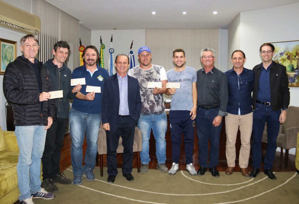 Vencedores do Citadino de Futsal 2019 são premiados