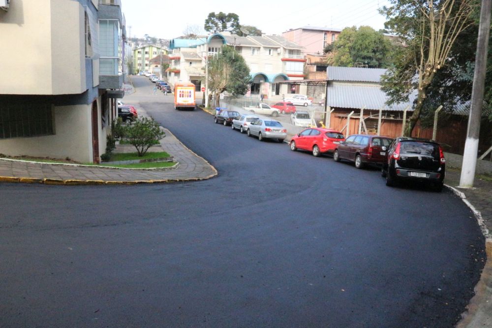 Ruas de Garibaldi recebem asfalto