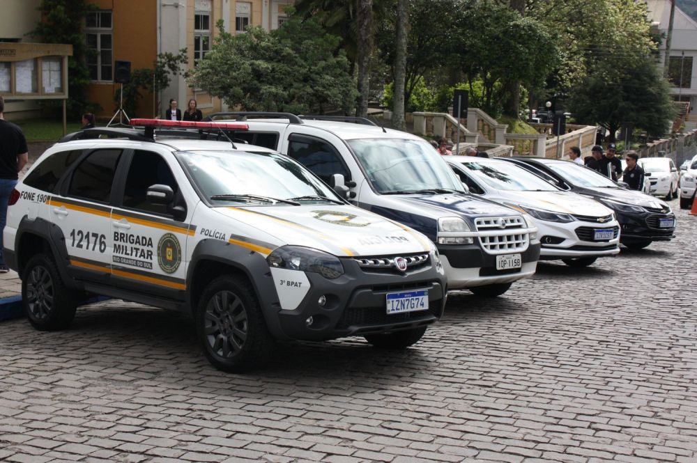 Novos veículos foram entregues às Polícias de Garibaldi