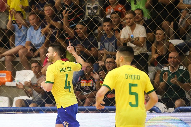 Brasil vence Paraguai e encaminha classificação nas Eliminatórias