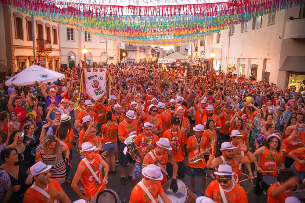 Carnaval Retrô anima os foliões de Garibaldi 