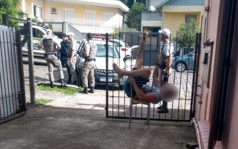 Criminoso azarado fica preso em grade após tentar furtar em Farroupilha