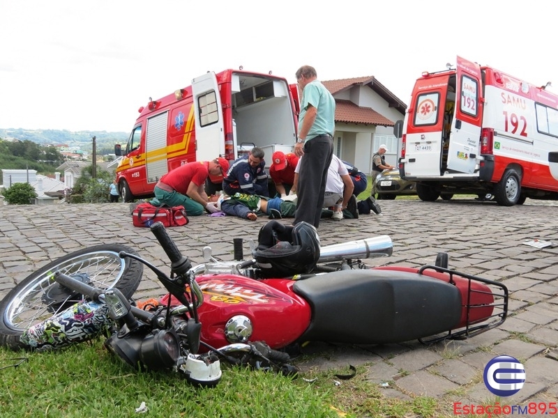 Motociclista fica gravemente ferido após colisão em Carlos Barbosa