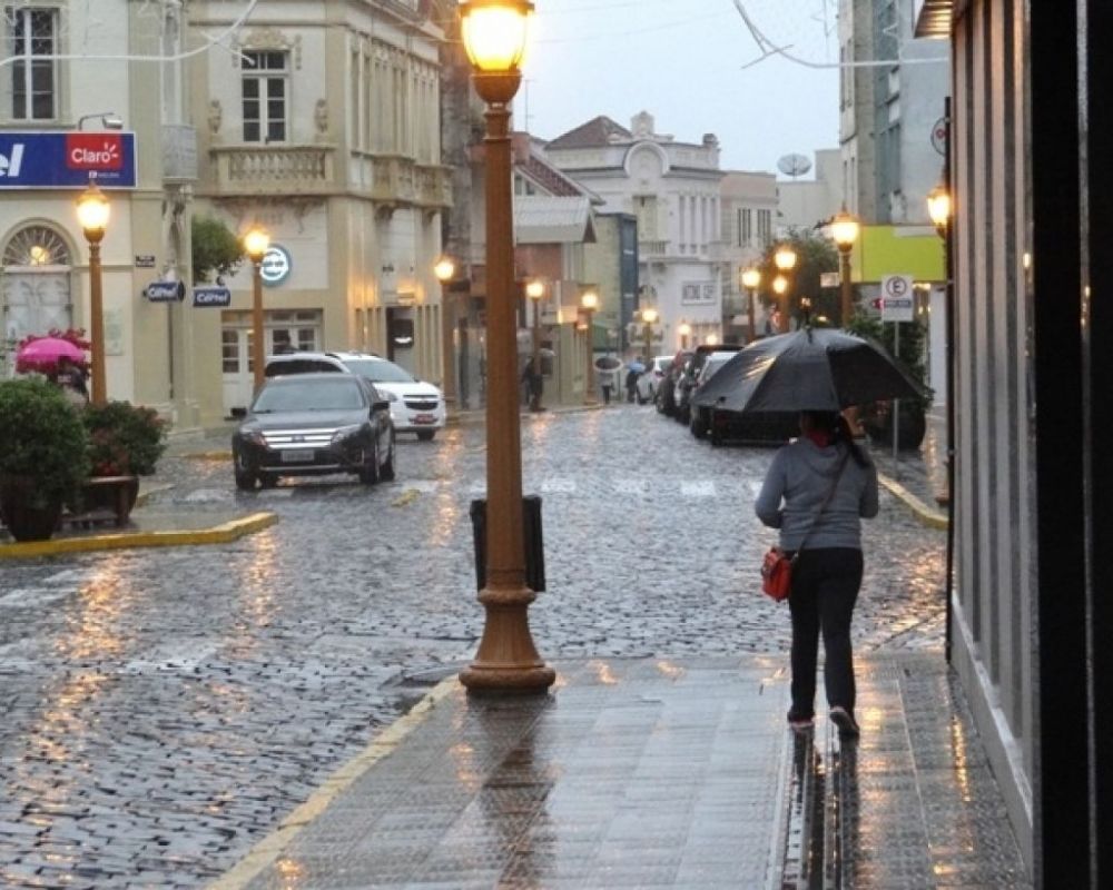 Temperaturas despencam com o retorno da chuva na Região da Serra