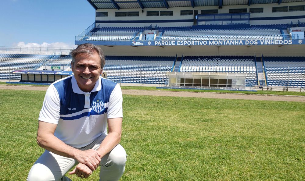 Esportivo anuncia Luiz Carlos Winck como treinador para temporada 2021