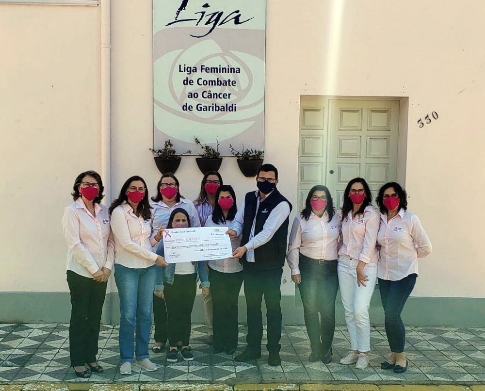 Vinícola Garibaldi repassa doação a Liga Feminina de Combate ao Câncer 