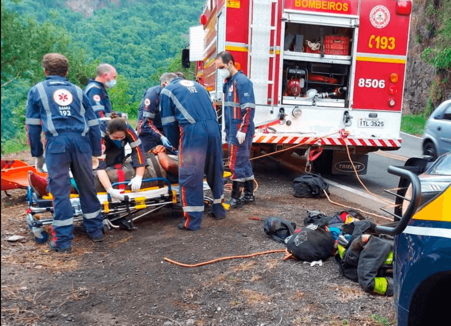 Equipes levam mais de 6 horas para resgatar feridos na BR 470
