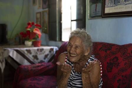 Idosa de 108 anos abre mão da vacina: "Deixo para quem pode viver mais"